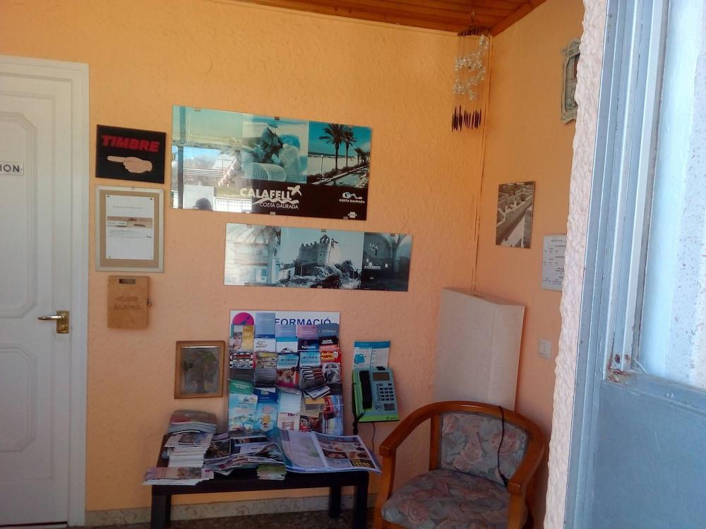 Hostal Lleida Calafell Exterior photo