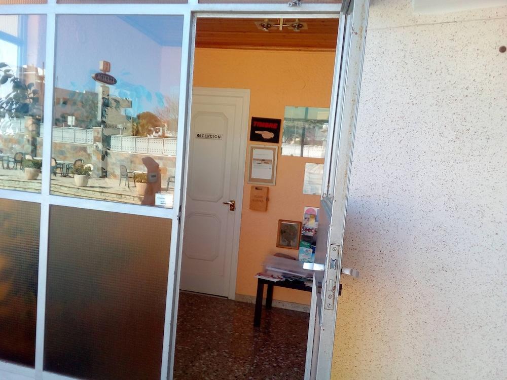Hostal Lleida Calafell Exterior photo
