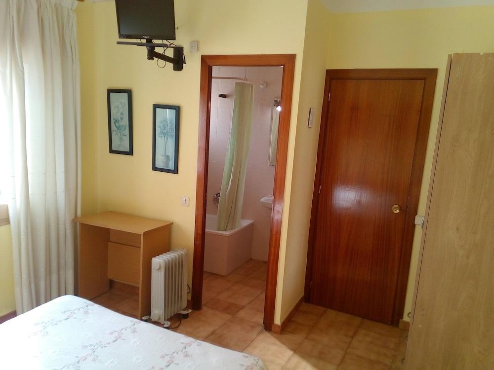 Hostal Lleida Calafell Exterior photo